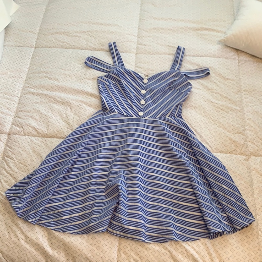City Studio blue and white cold shoulder size 5